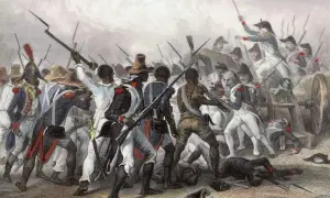 Bitwa z żołnierzami w historycznych strojach, z bronią białą i palną, w tle armata.