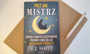 Okładka książki "Pisz jak mistrz" z sylwetką piszącego na laptopie na tle księżyca i gwiazd.