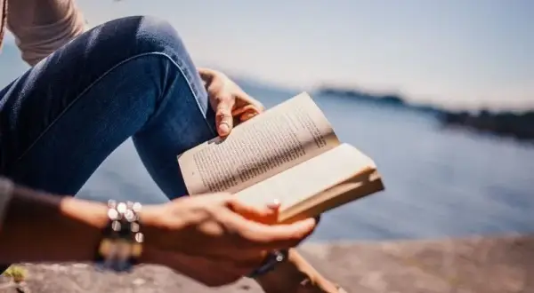 Czego uczy nas literatura? Kluczowe lekcje i ich znaczenie