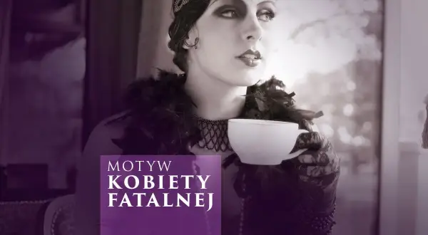 Kobieta w stylu retro z lat 20. XX wieku pije kawę, trzymając filiżankę.