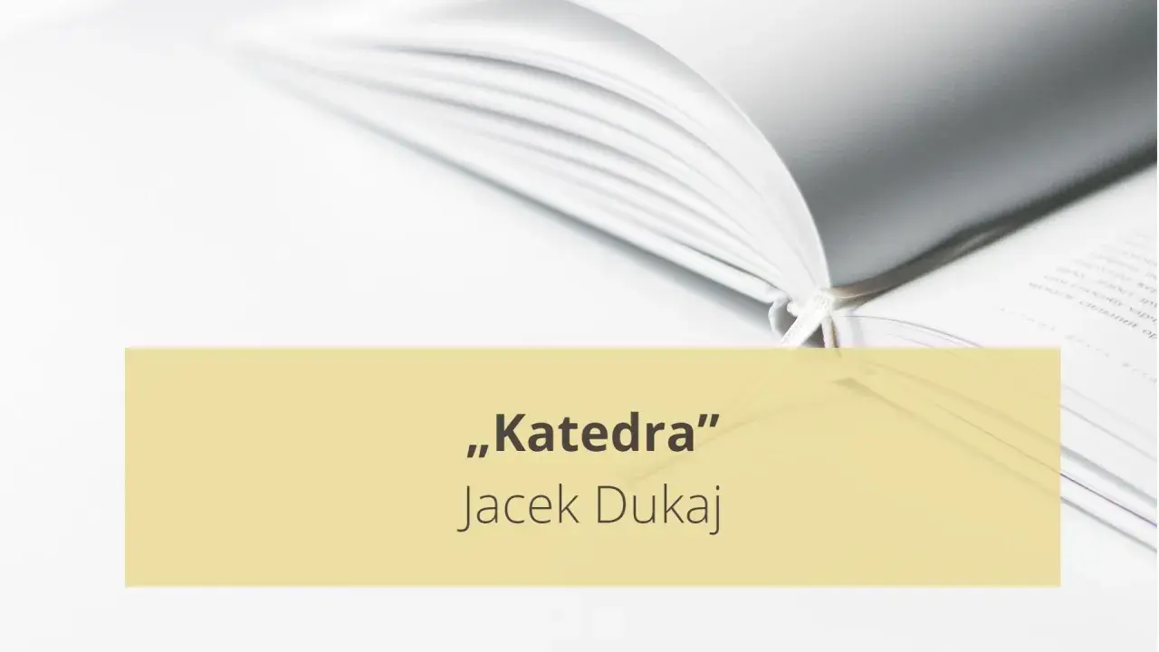 Otwarta książka z tekstem "Katedra" Jacek Dukaj na żółtym tle.
