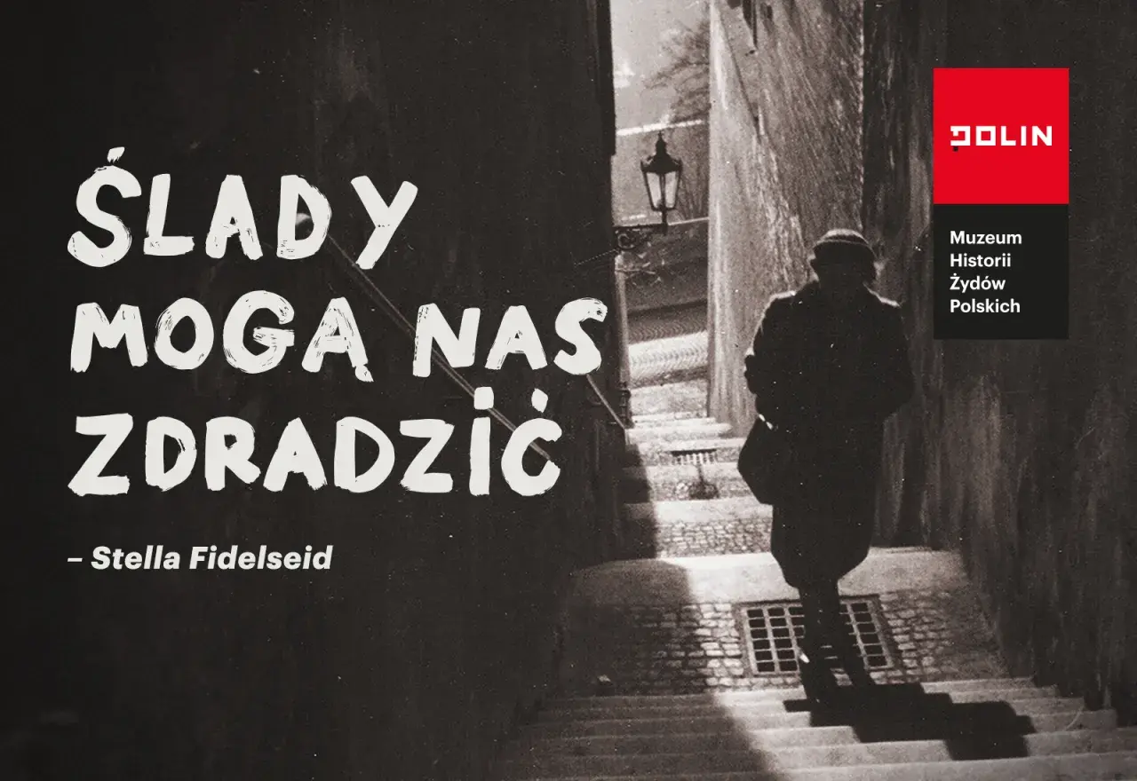 Czarno-białe zdjęcie postaci idącej po schodach, z tekstem "Ślady mogą nas zdradzić".
