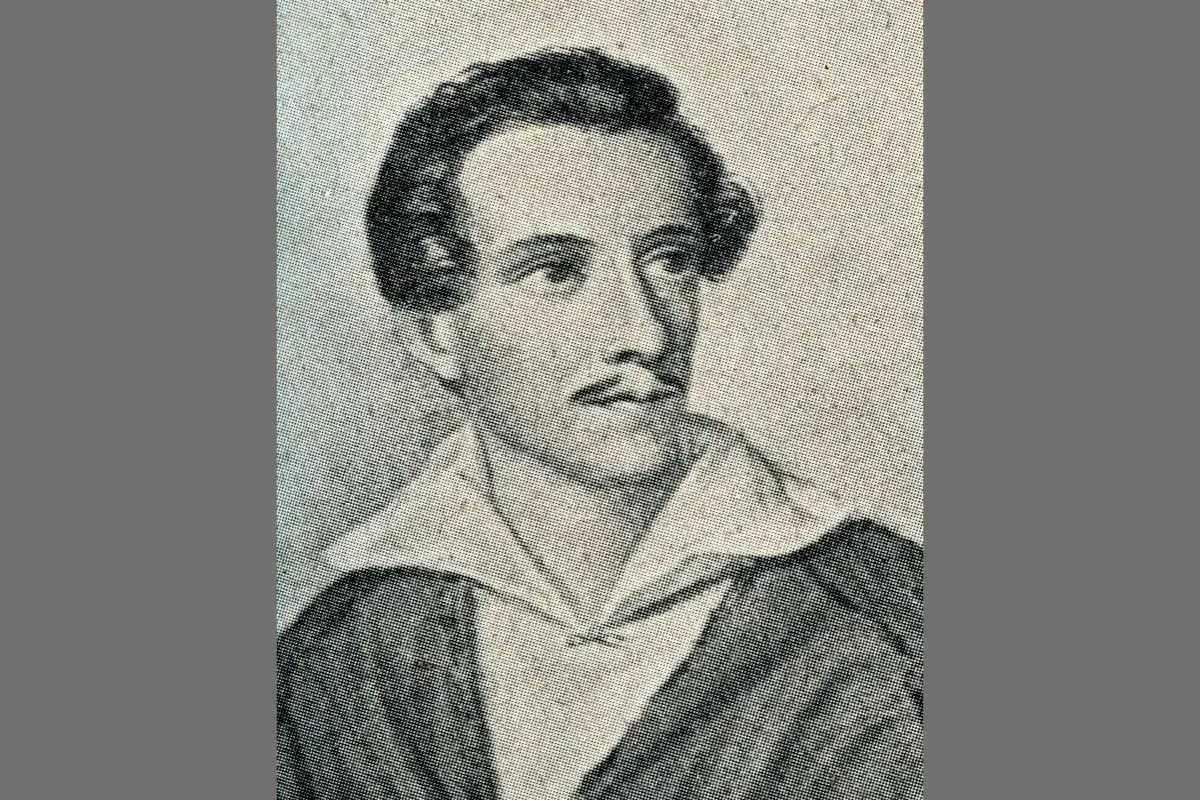 Portret mężczyzny w stylu romantycznym, z wąsami i bujnymi włosami, w białej koszuli i ciemnej marynarce.