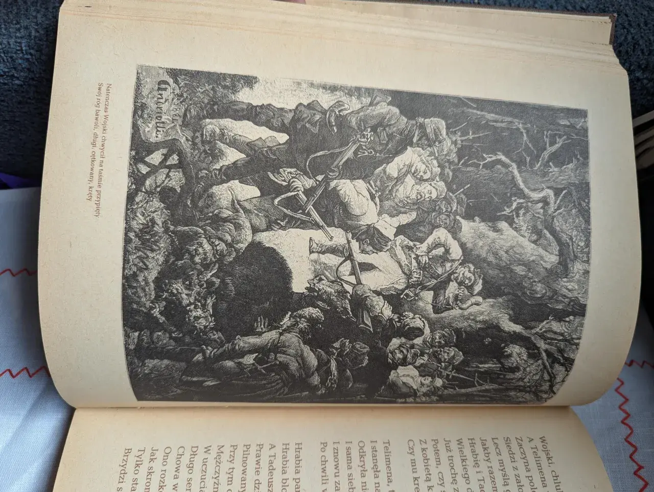 Ilustracja z "Pana Tadeusza" przedstawiająca scenę batalistyczną z postaciami w strojach z epoki.