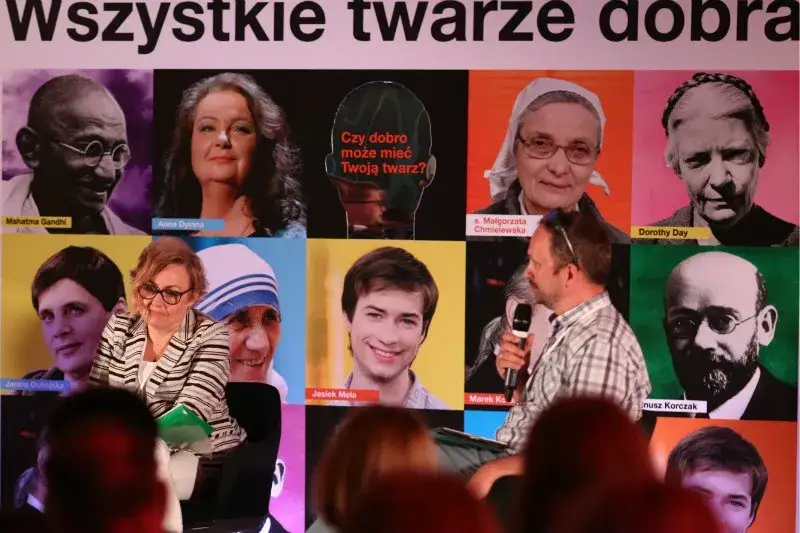 Zdjęcie Dlaczego warto pomagać innym? Przykłady z literatury, które poruszają