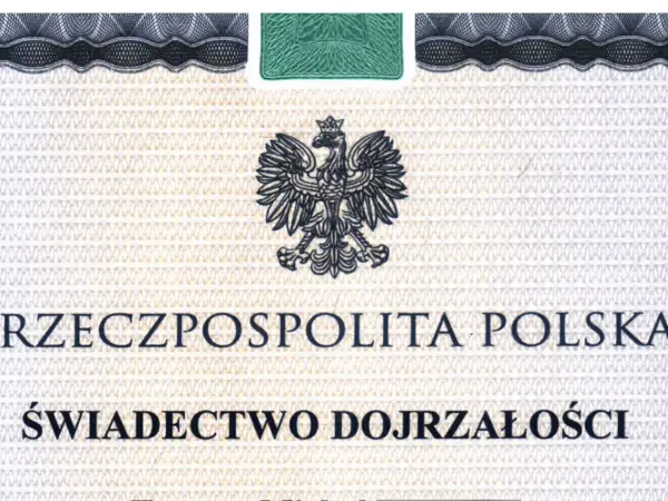Fragment polskiego świadectwa dojrzałości z godłem orła.