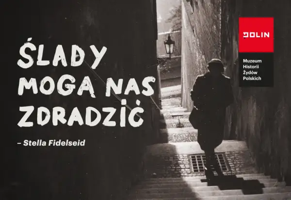 Czarno-białe zdjęcie postaci idącej po schodach, z tekstem "Ślady mogą nas zdradzić".